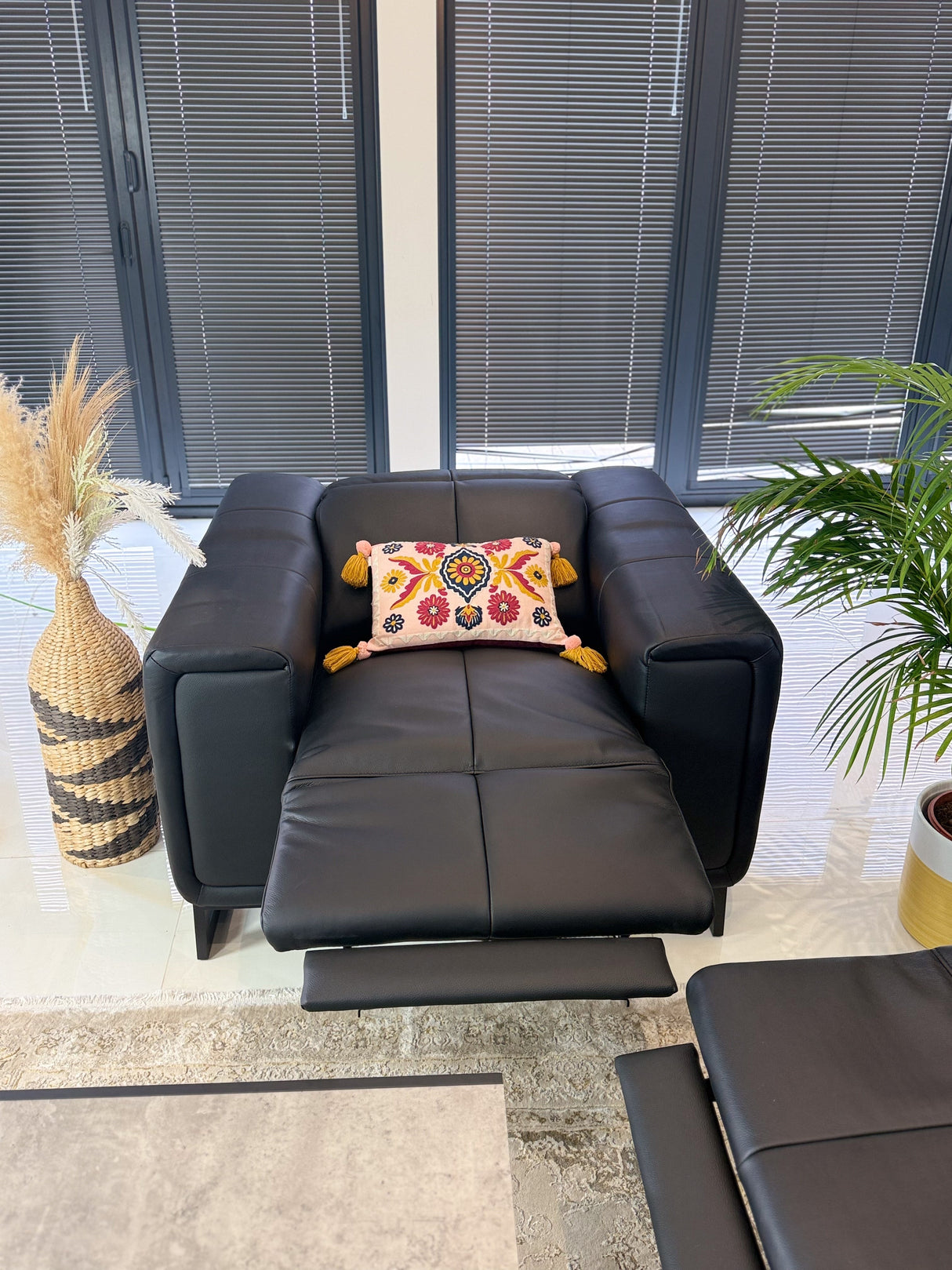 Richmond Electric Recliner Sofa Black Armchair - Ready2Go Furniture